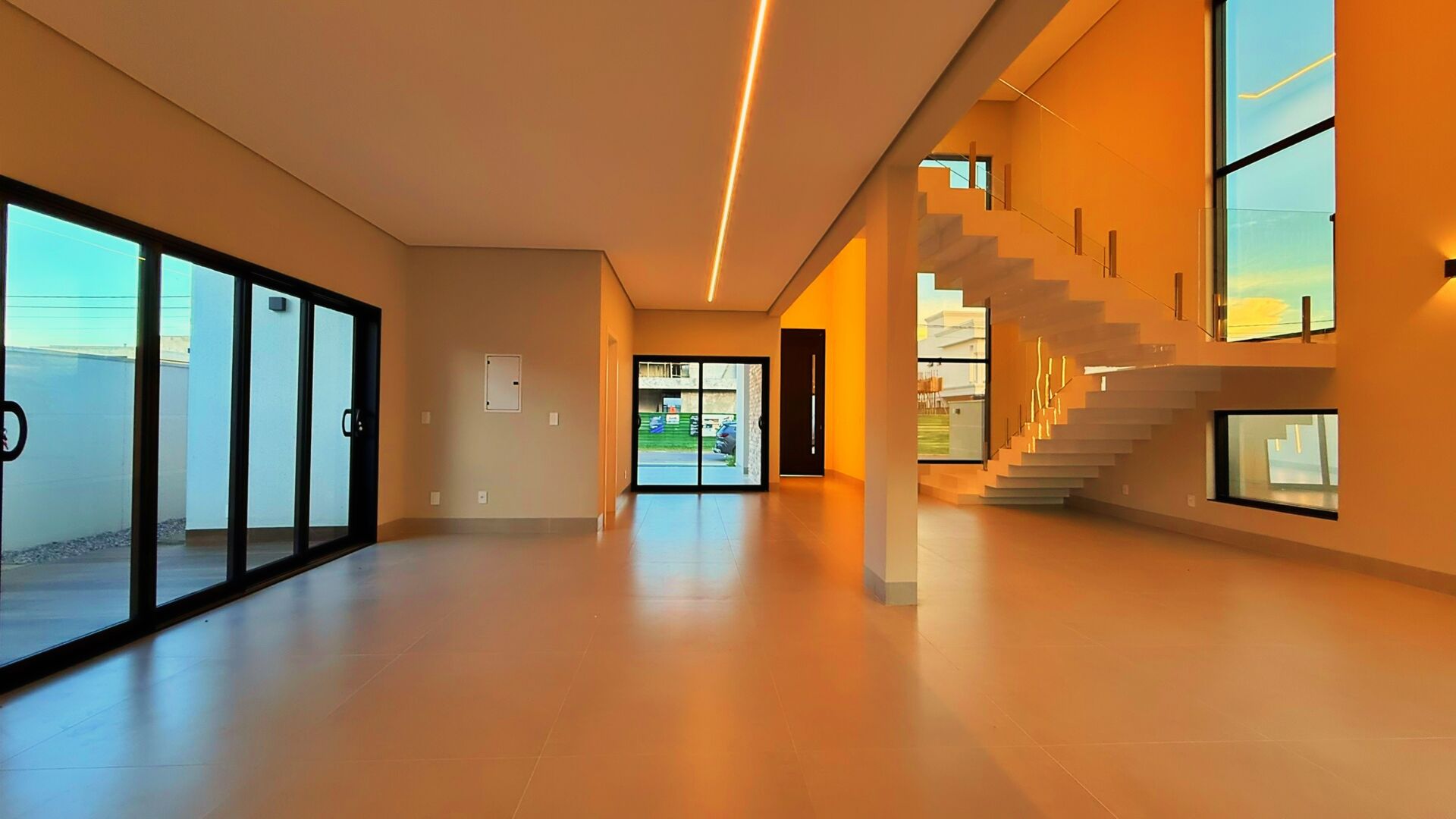 Sobrado 3 Suítes  + Escritório, 290 m² c/ Lazer à Venda no Condomínio Alphaville — foto