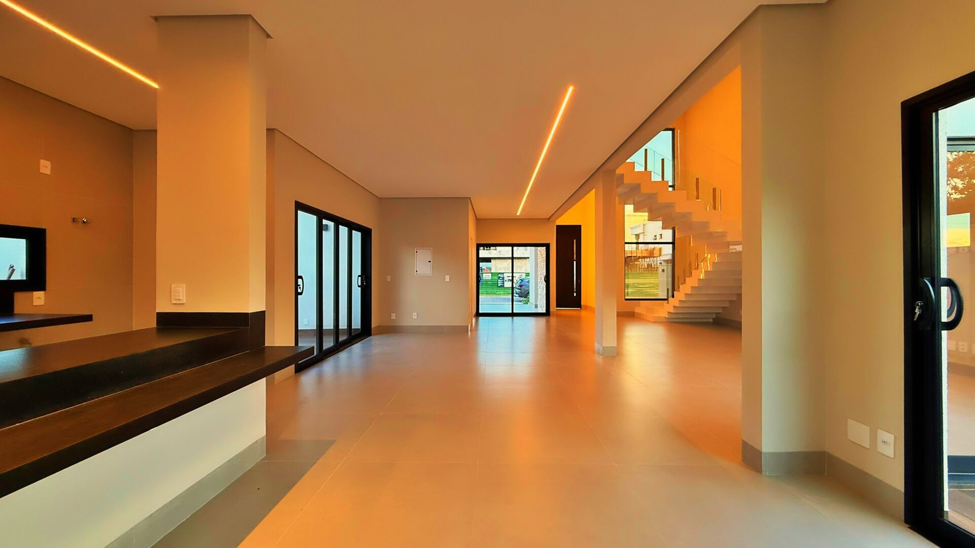 Sobrado 3 Suítes  + Escritório, 290 m² c/ Lazer à Venda no Condomínio Alphaville — foto