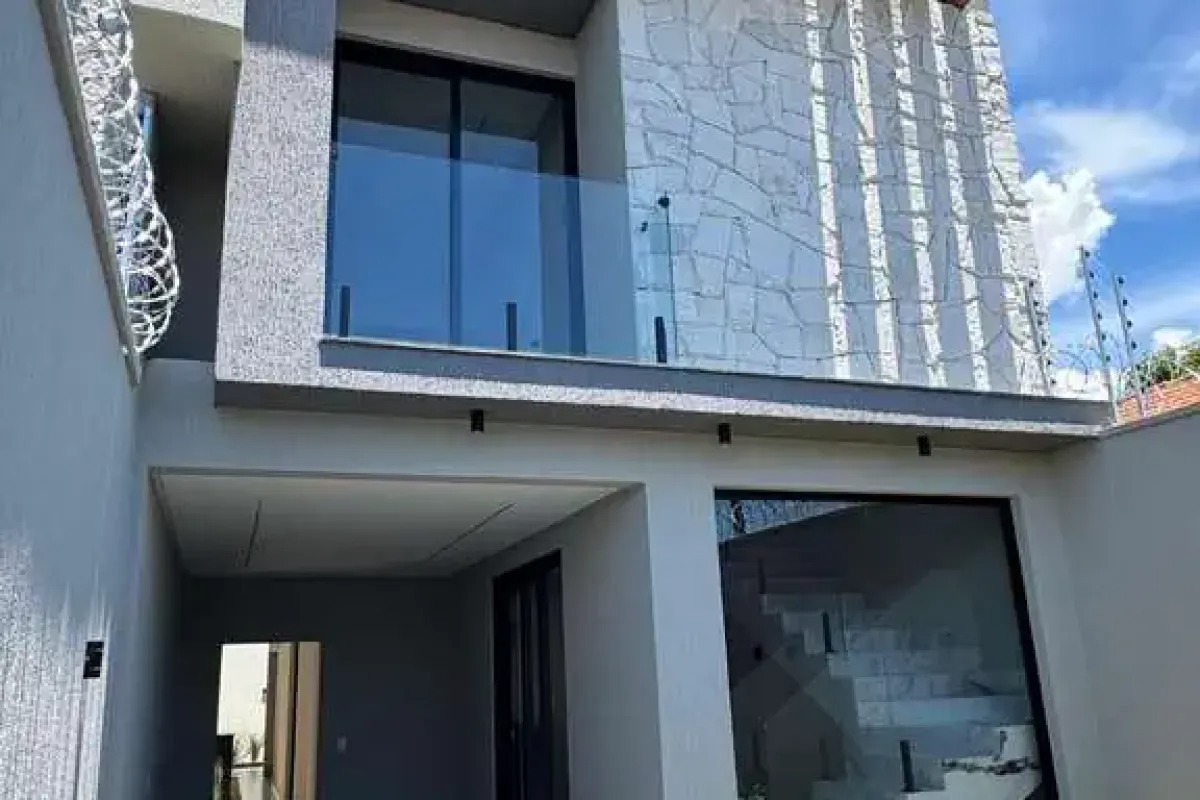 Sobrados de Alto Padrão à Venda no Jardim Vila Boa - Goiânia/GO   Localização privilegiada, ao lado da Av. Olavo Bilac! — foto