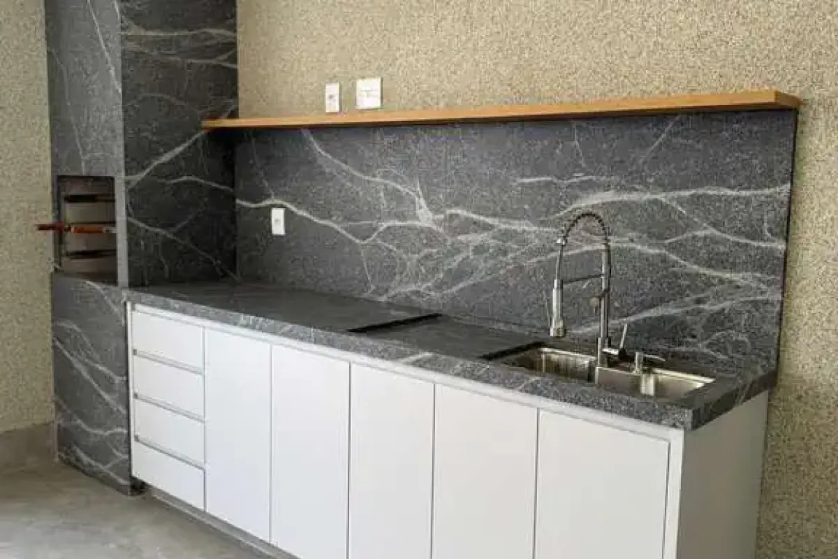 Sobrados de Alto Padrão à Venda no Jardim Vila Boa - Goiânia/GO   Localização privilegiada, ao lado da Av. Olavo Bilac! — foto
