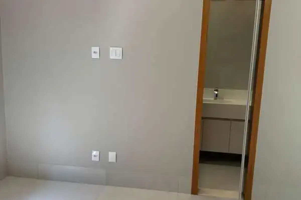 Sobrados de Alto Padrão à Venda no Jardim Vila Boa - Goiânia/GO Localização privilegiada, ao lado da Av. Olavo Bilac! — foto