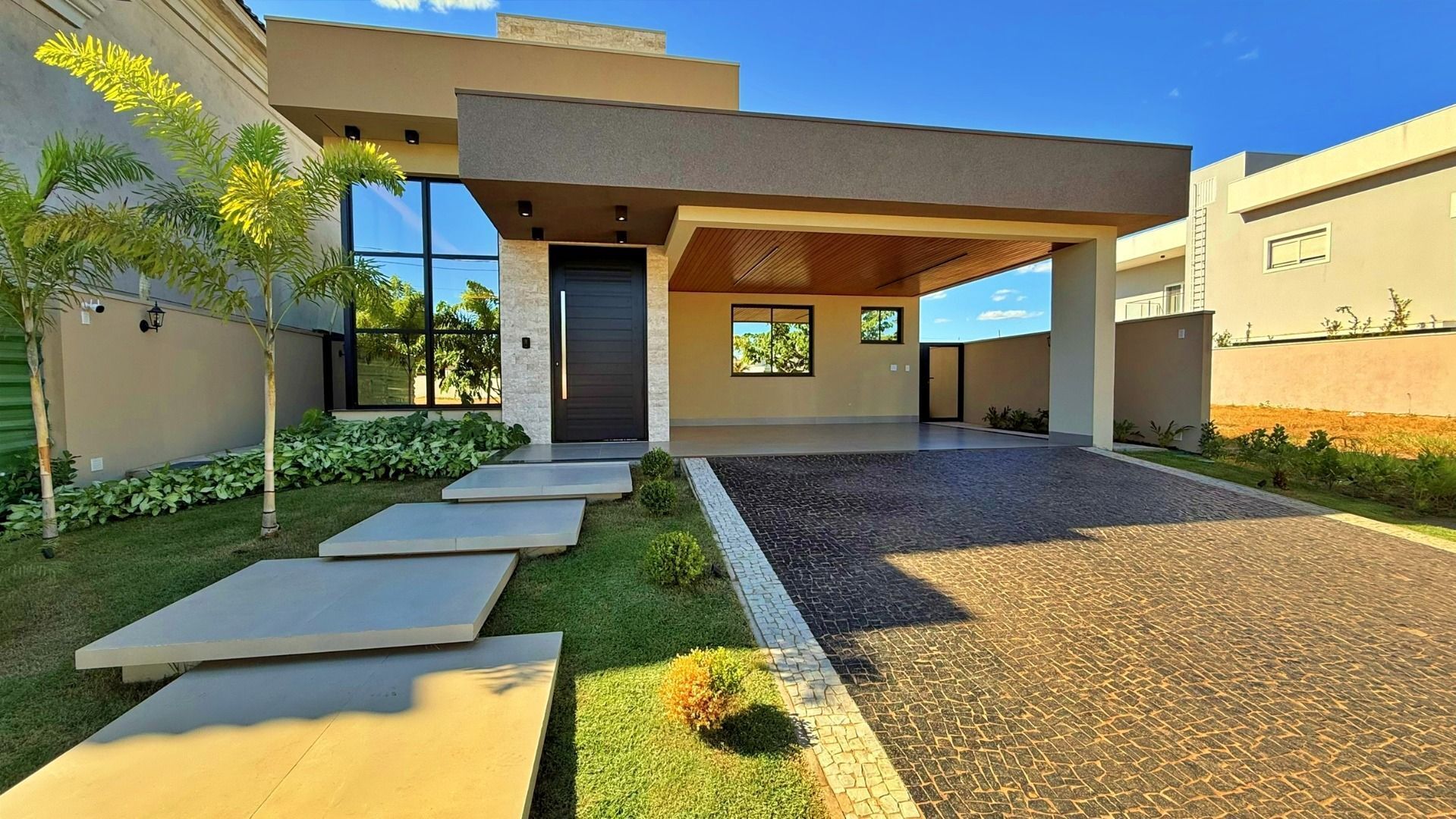 Casa 4 Suítes, 213 m² semi mobiliada à Venda no Condomínio Alphaville Palmas — foto