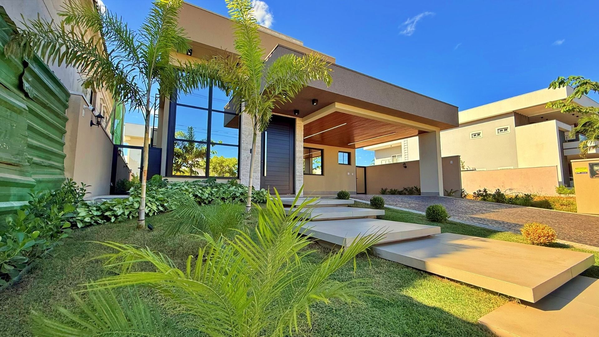 Casa 4 Suítes, 213 m² semi mobiliada à Venda no Condomínio Alphaville Palmas — foto