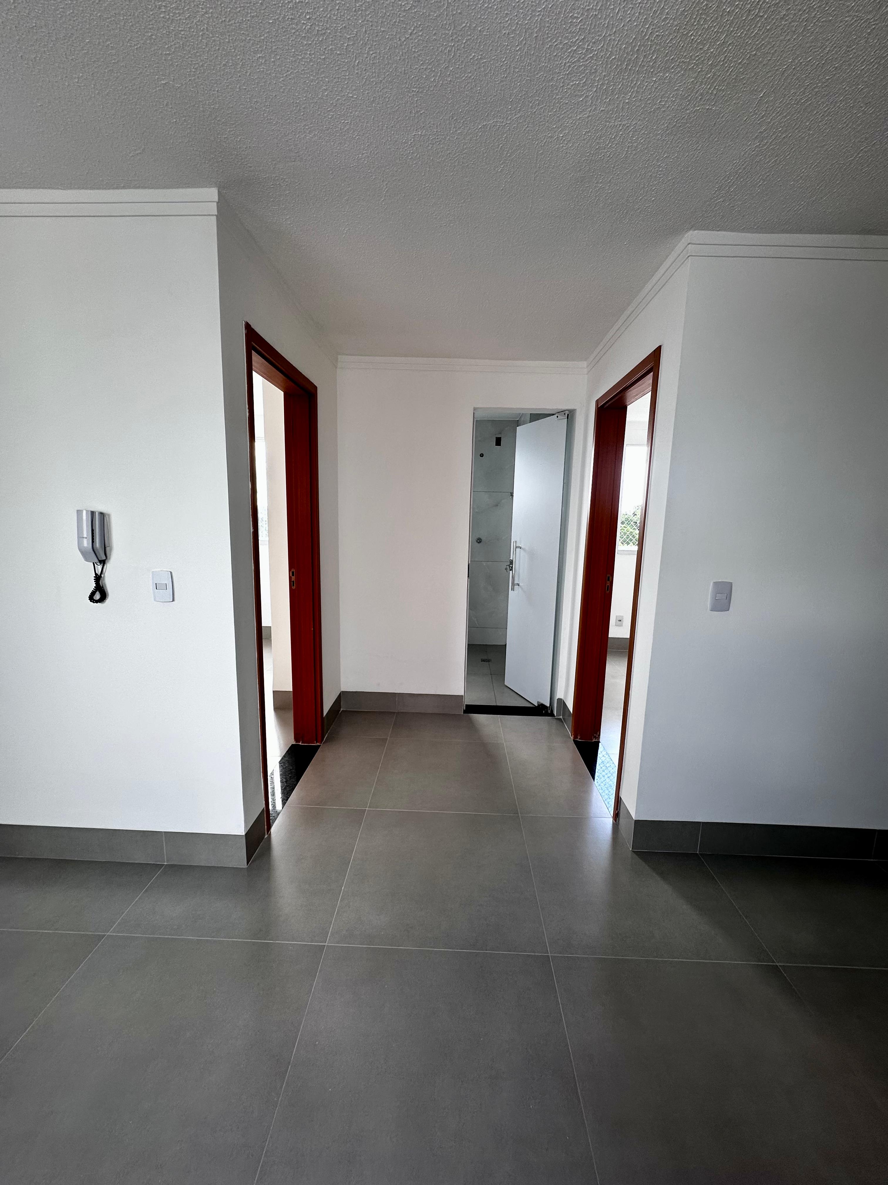 APARTAMENTO À VENDA NO RESIDENCIAL GRAN AMÉRICA - REFORMADO, ÚLTIMO ANDAR E NASCENTE — foto