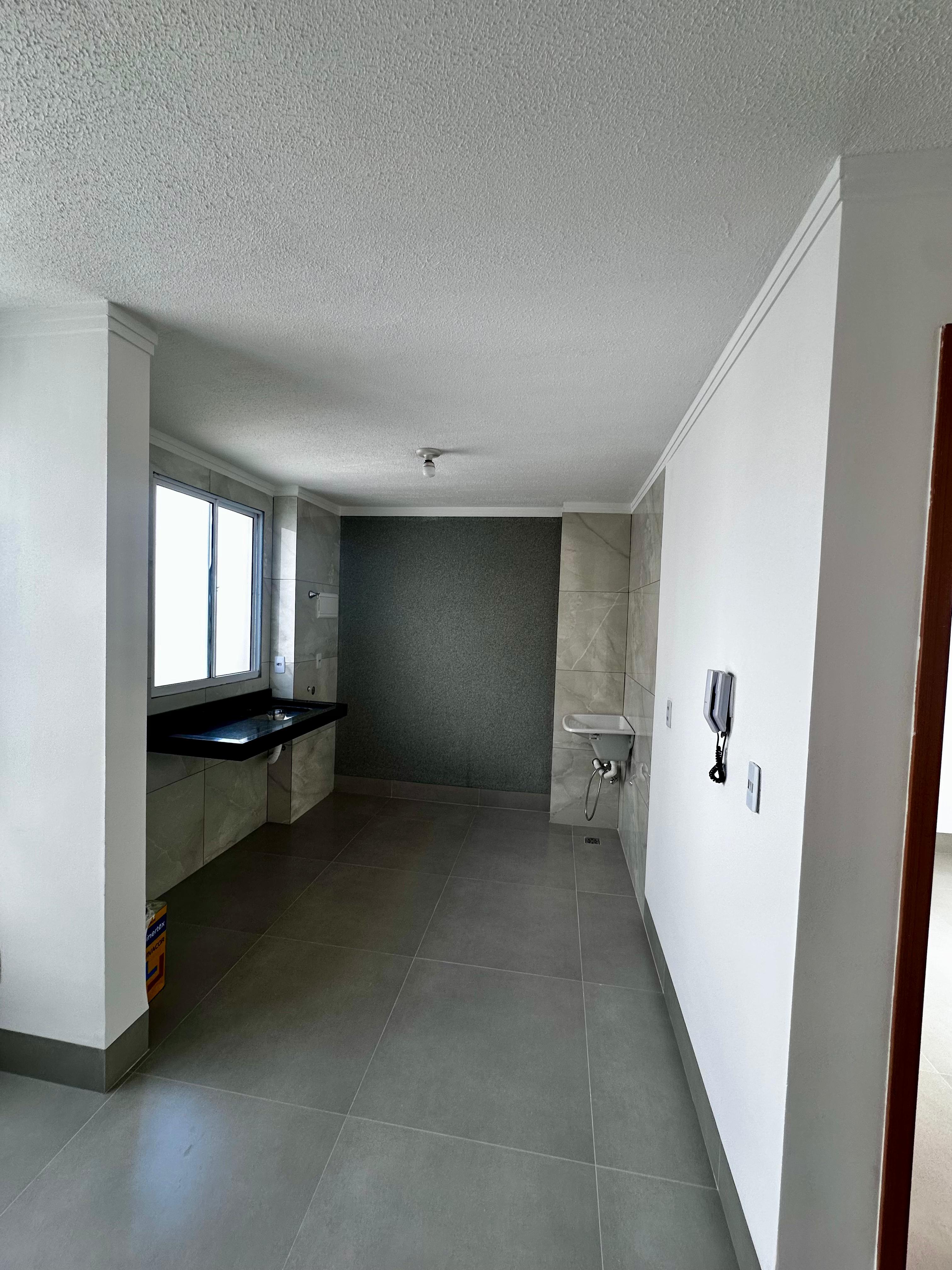 APARTAMENTO À VENDA NO RESIDENCIAL GRAN AMÉRICA - REFORMADO, ÚLTIMO ANDAR E NASCENTE — foto