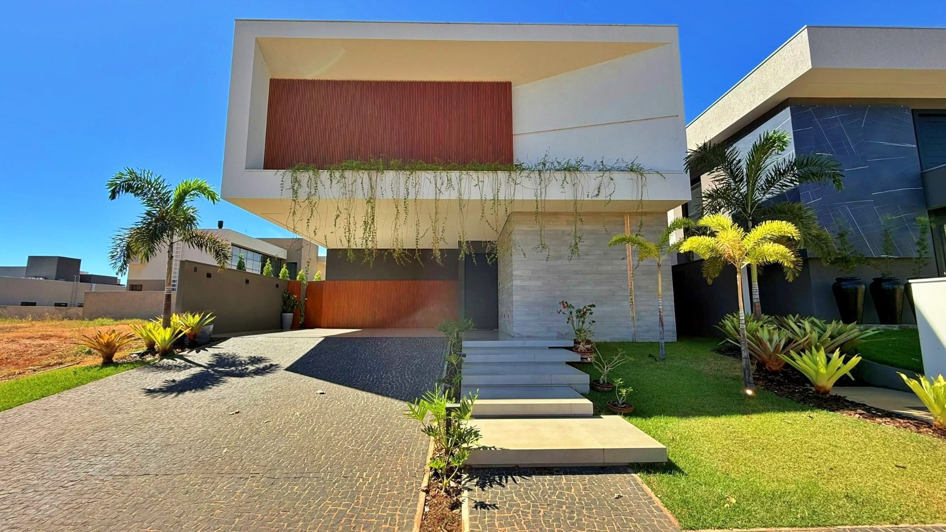 Sobrado 4 Suítes, 334 m² c/ Lazer à Venda no Condomínio Alphaville Palmas — foto