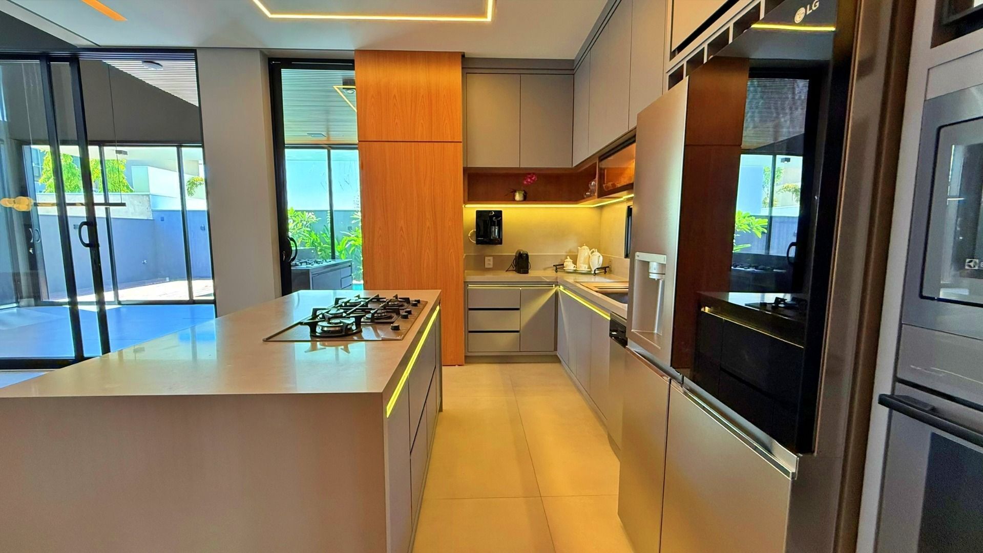 Sobrado 4 Suítes, 334 m² c/ Lazer à Venda no Condomínio Alphaville Palmas — foto