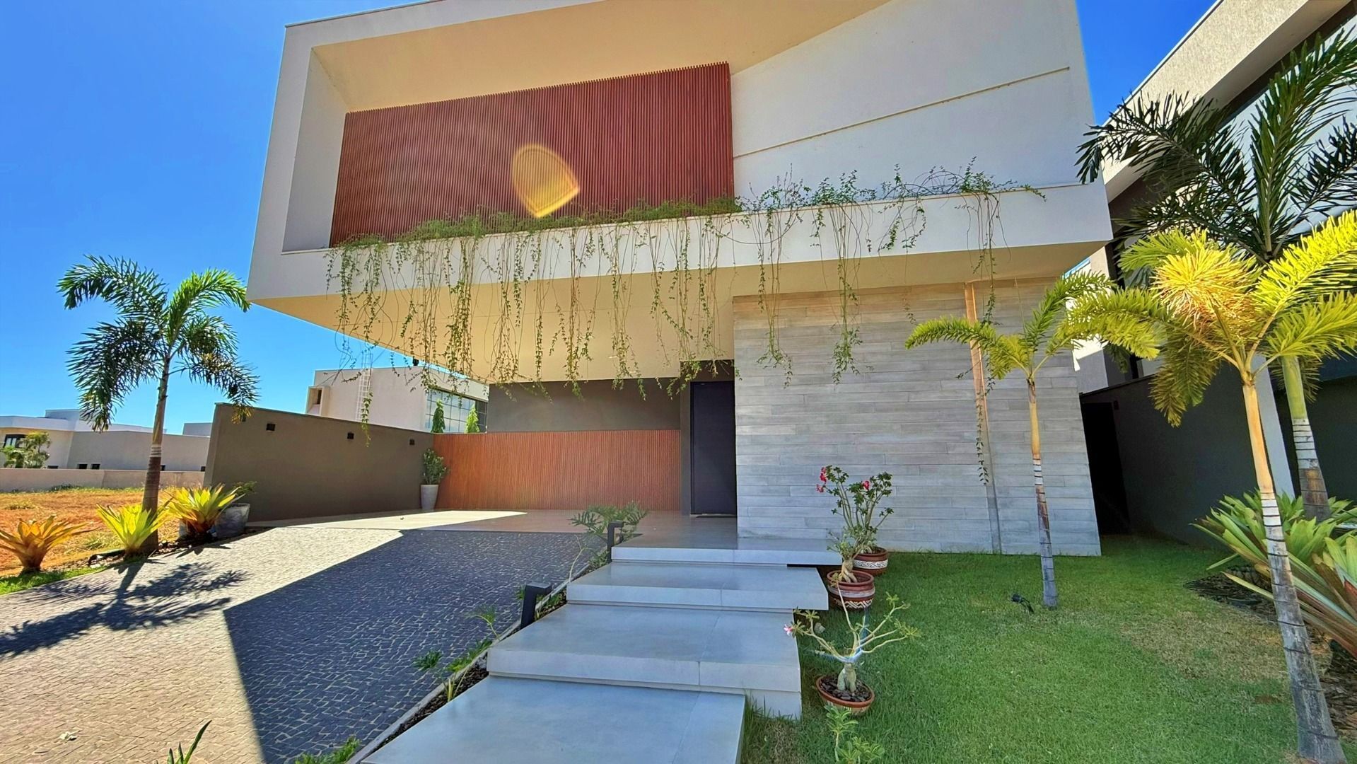 Sobrado 4 Suítes, 334 m² c/ Lazer à Venda no Condomínio Alphaville Palmas — foto