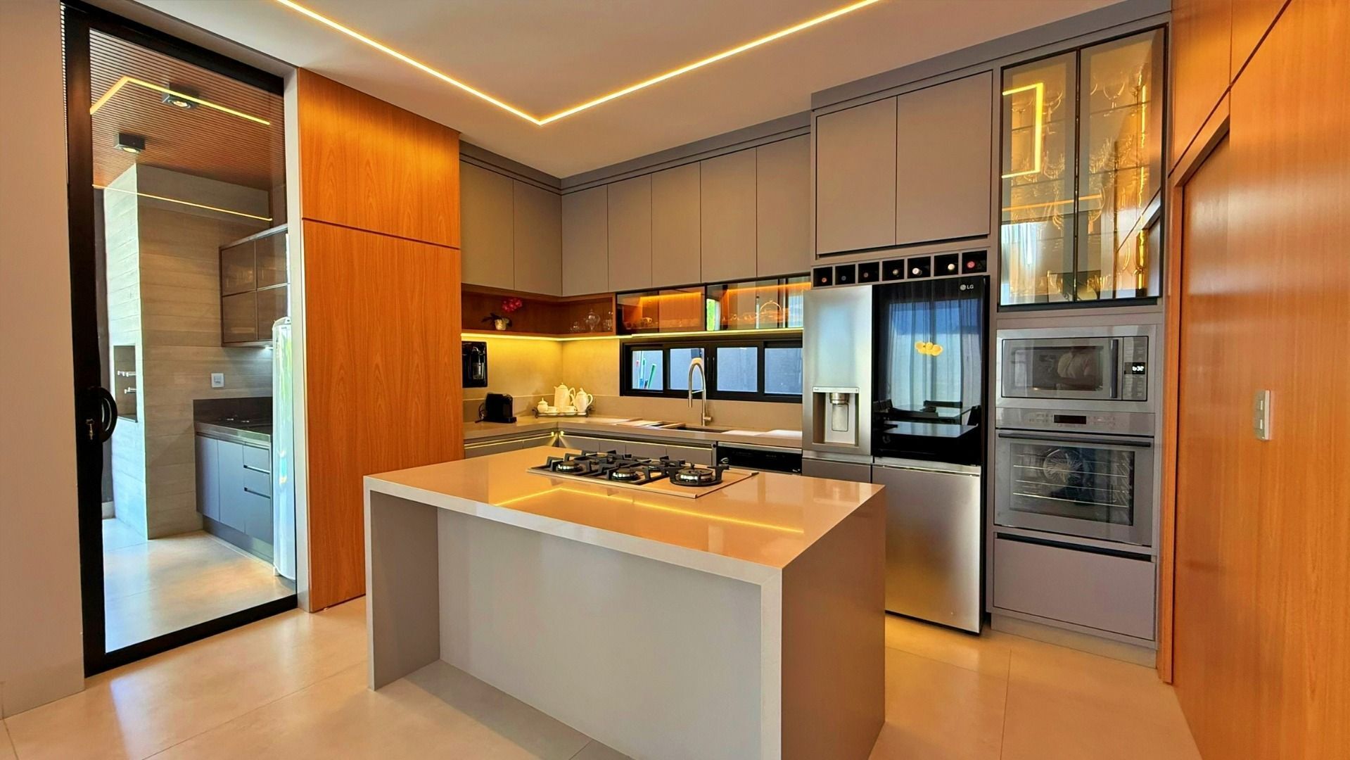 Sobrado 4 Suítes, 334 m² c/ Lazer à Venda no Condomínio Alphaville Palmas — foto