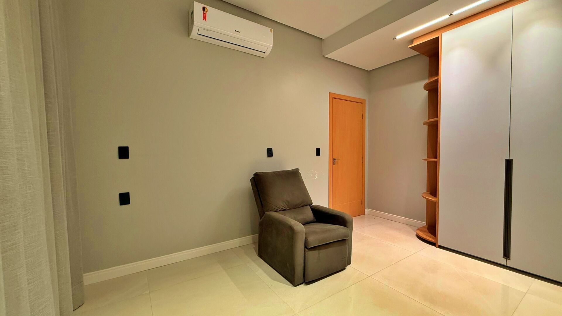 Sobrado 5 Suítes, 669 m² c/ Lazer à Venda na 204 Sul — foto