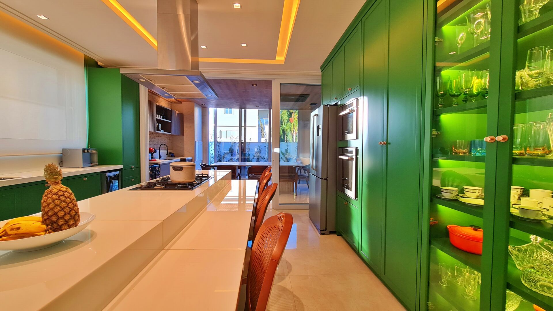 Sobrado de Esquina 4 Suítes, 460 m² Mobiliado à Venda no Condomínio Aldeia do Sol — foto