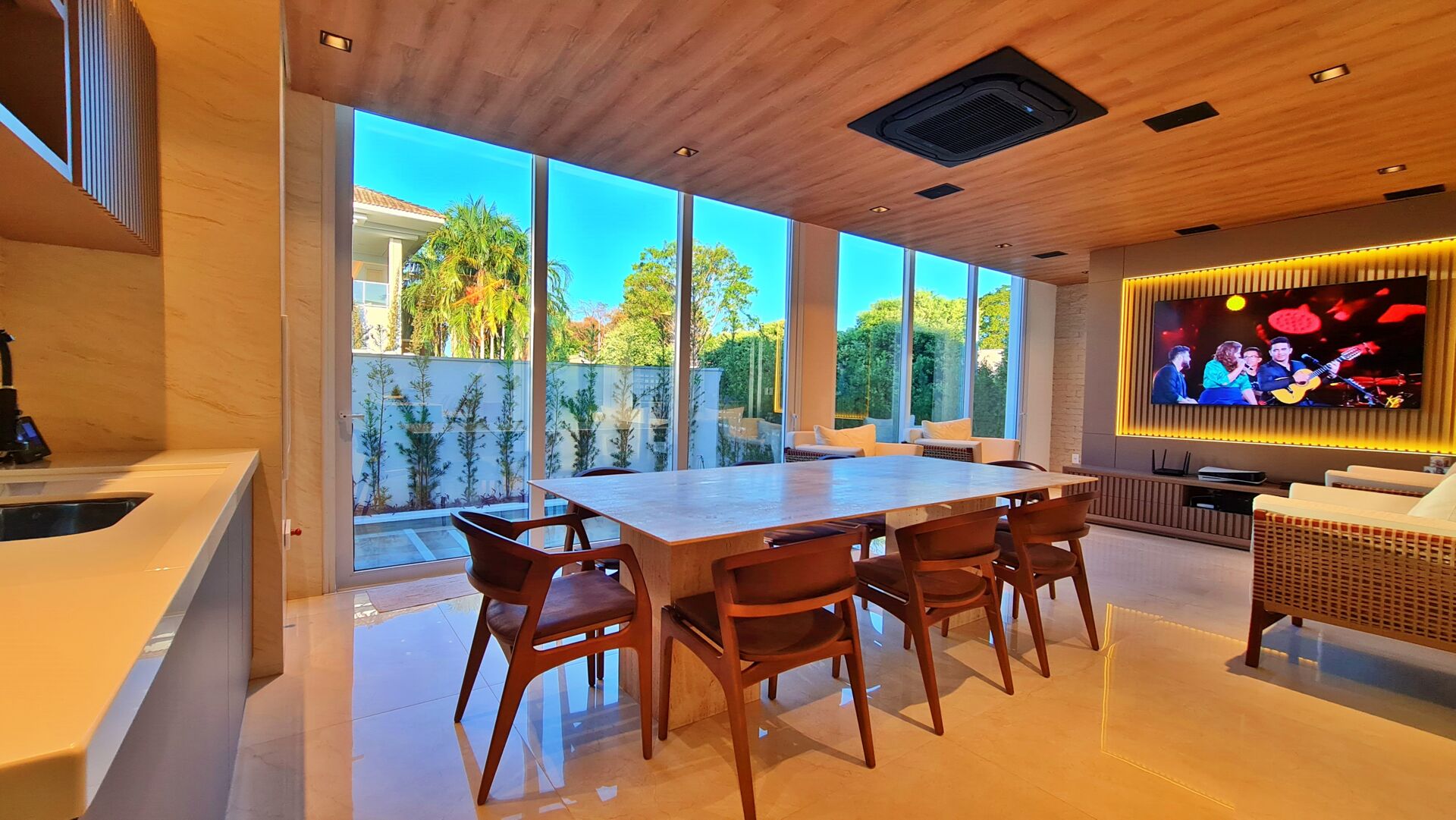 Sobrado de Esquina 4 Suítes, 460 m² Mobiliado à Venda no Condomínio Aldeia do Sol — foto