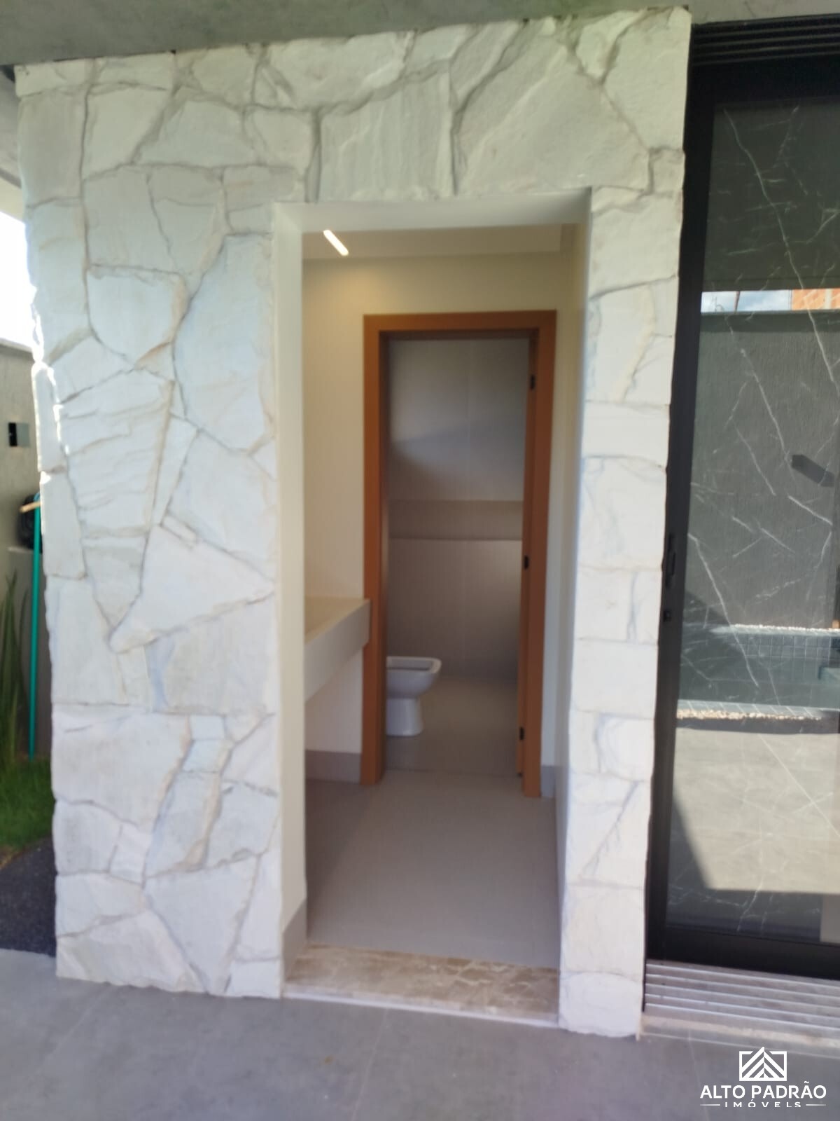 Casa à venda no bairro Jardins Capri em Senador Canedo/GO — foto