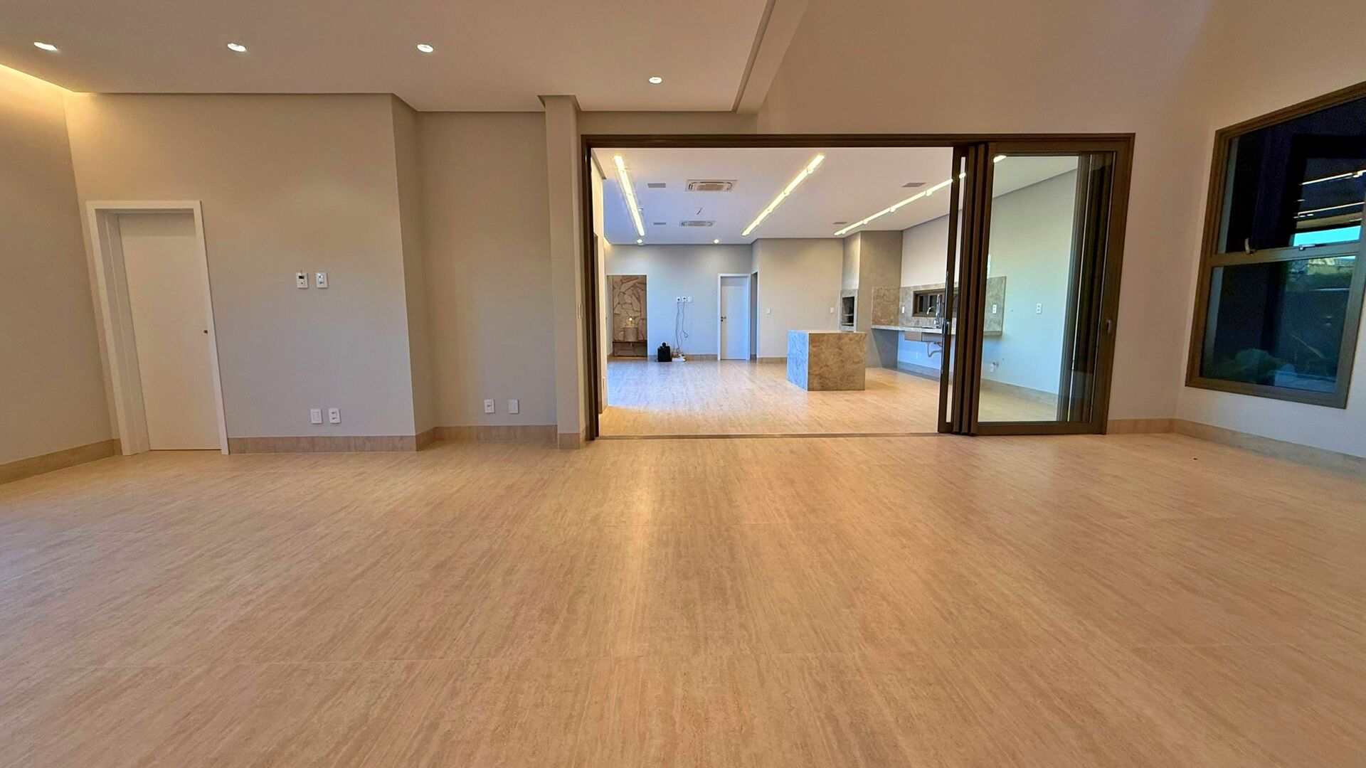 Sobrado 5 Suítes, 370 m² c/ Lazer à Venda no Condomínio Alphaville Palmas — foto