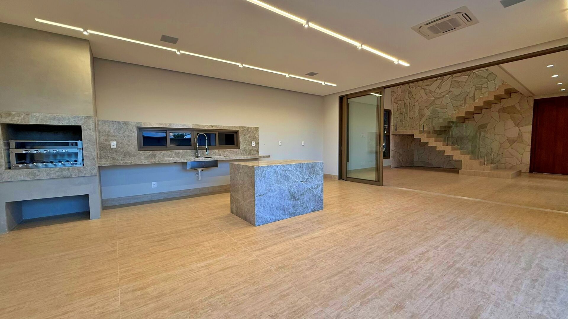 Sobrado 5 Suítes, 370 m² c/ Lazer à Venda no Condomínio Alphaville Palmas — foto