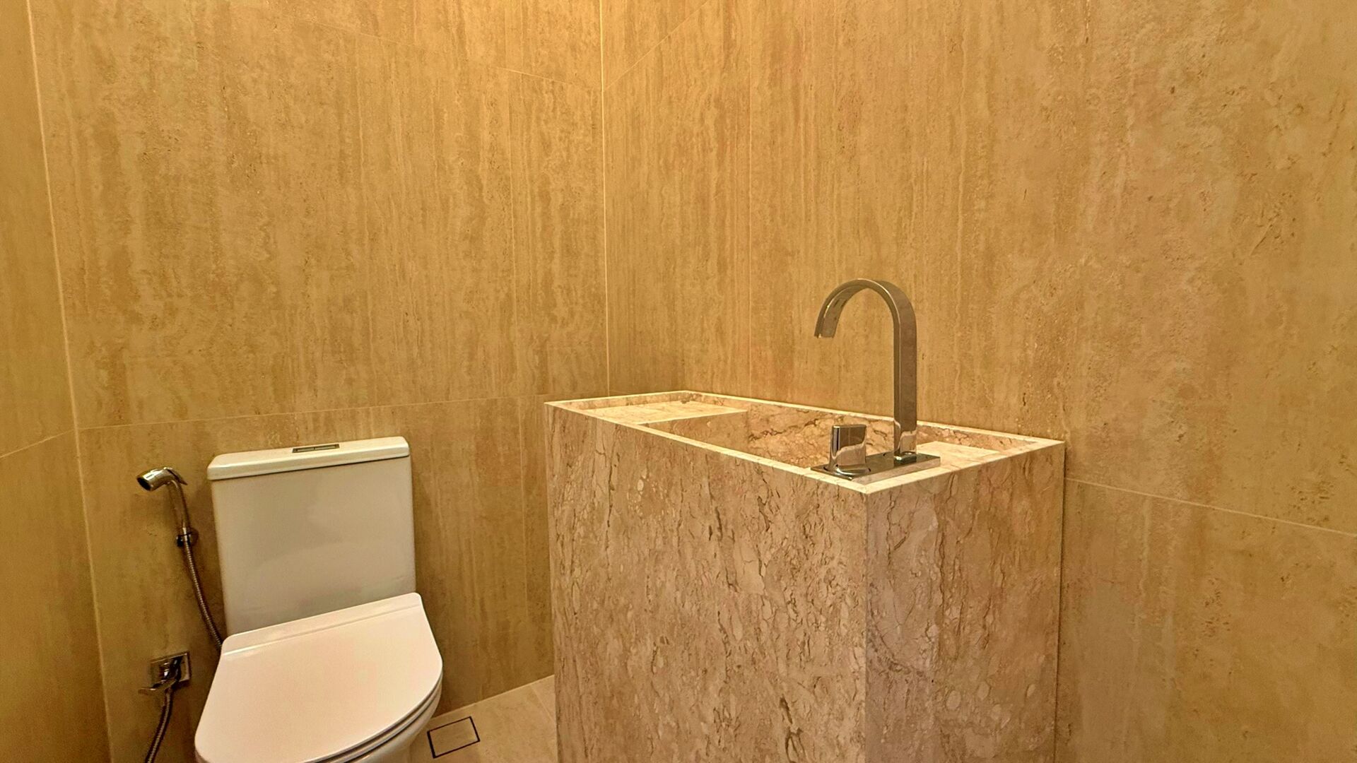 Sobrado 5 Suítes, 370 m² c/ Lazer à Venda no Condomínio Alphaville Palmas — foto