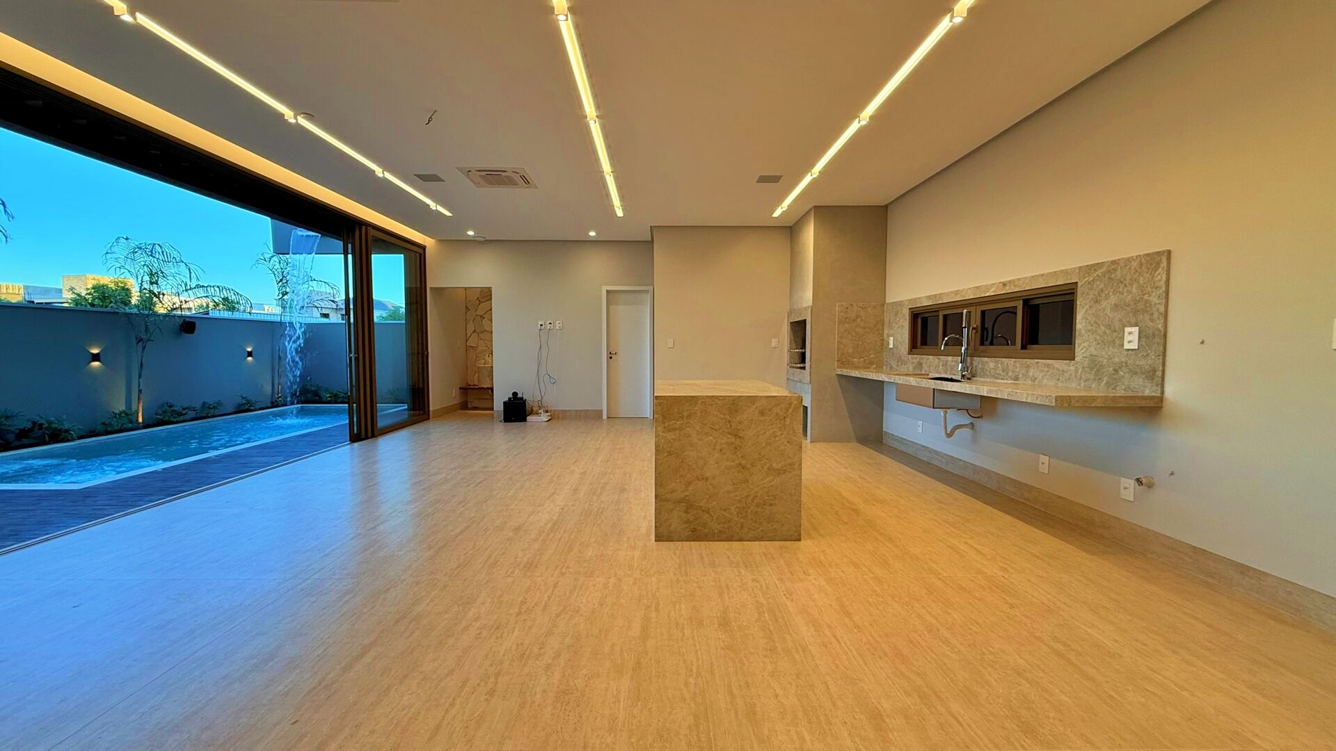 Sobrado 5 Suítes, 370 m² c/ Lazer à Venda no Condomínio Alphaville Palmas — foto