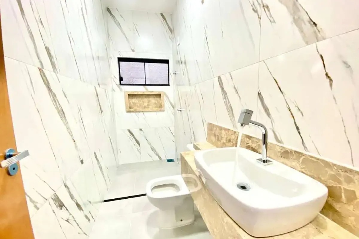 Casa 3 quartos sendo 1 suíte, Frente ao Parque - Jardim Itaipu / Goiânia .  Conforto, modernidade e localização privilegiada! — foto
