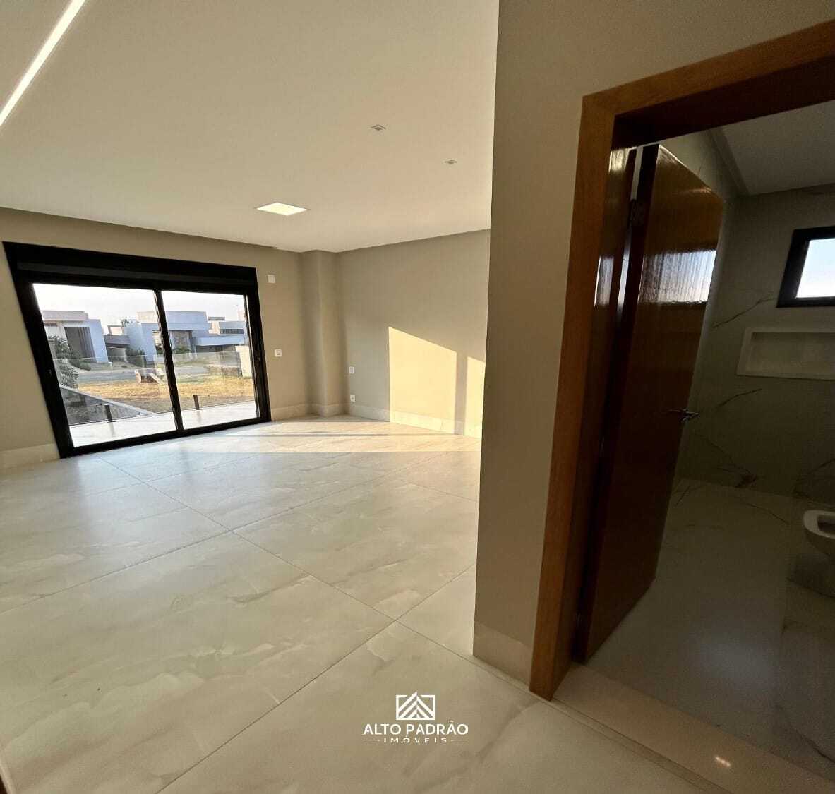 Casa à venda no bairro Residencial Goiânia Golfe Clube em Goiânia/GO — foto
