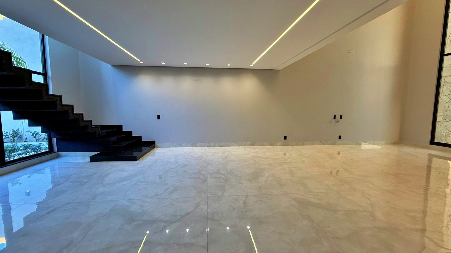 Sobrado 4 Suítes, 334 m² c/ Lazer à Venda no Condomínio Mirante do Lago — foto