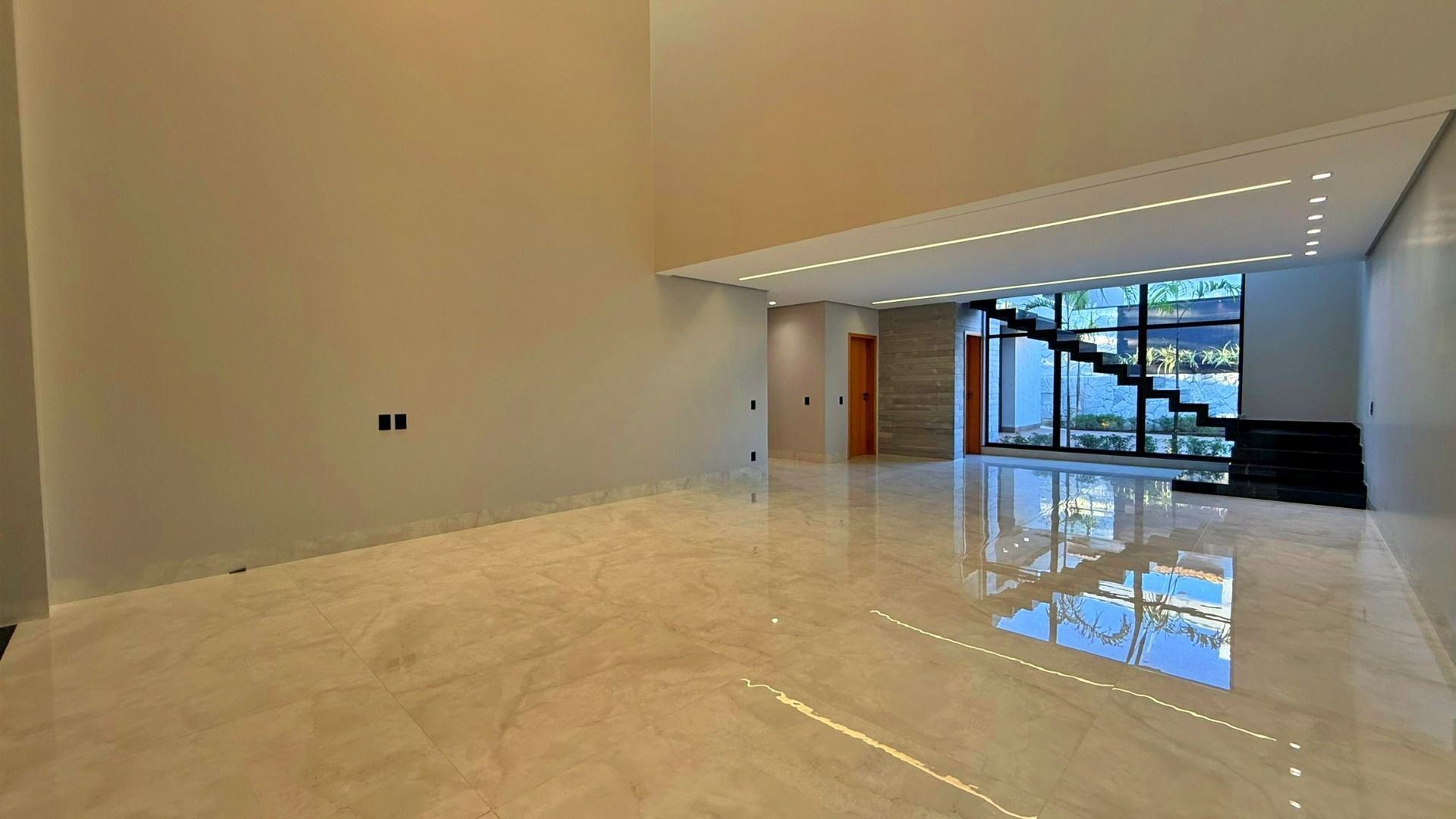 Sobrado 4 Suítes, 334 m² c/ Lazer à Venda no Condomínio Mirante do Lago — foto