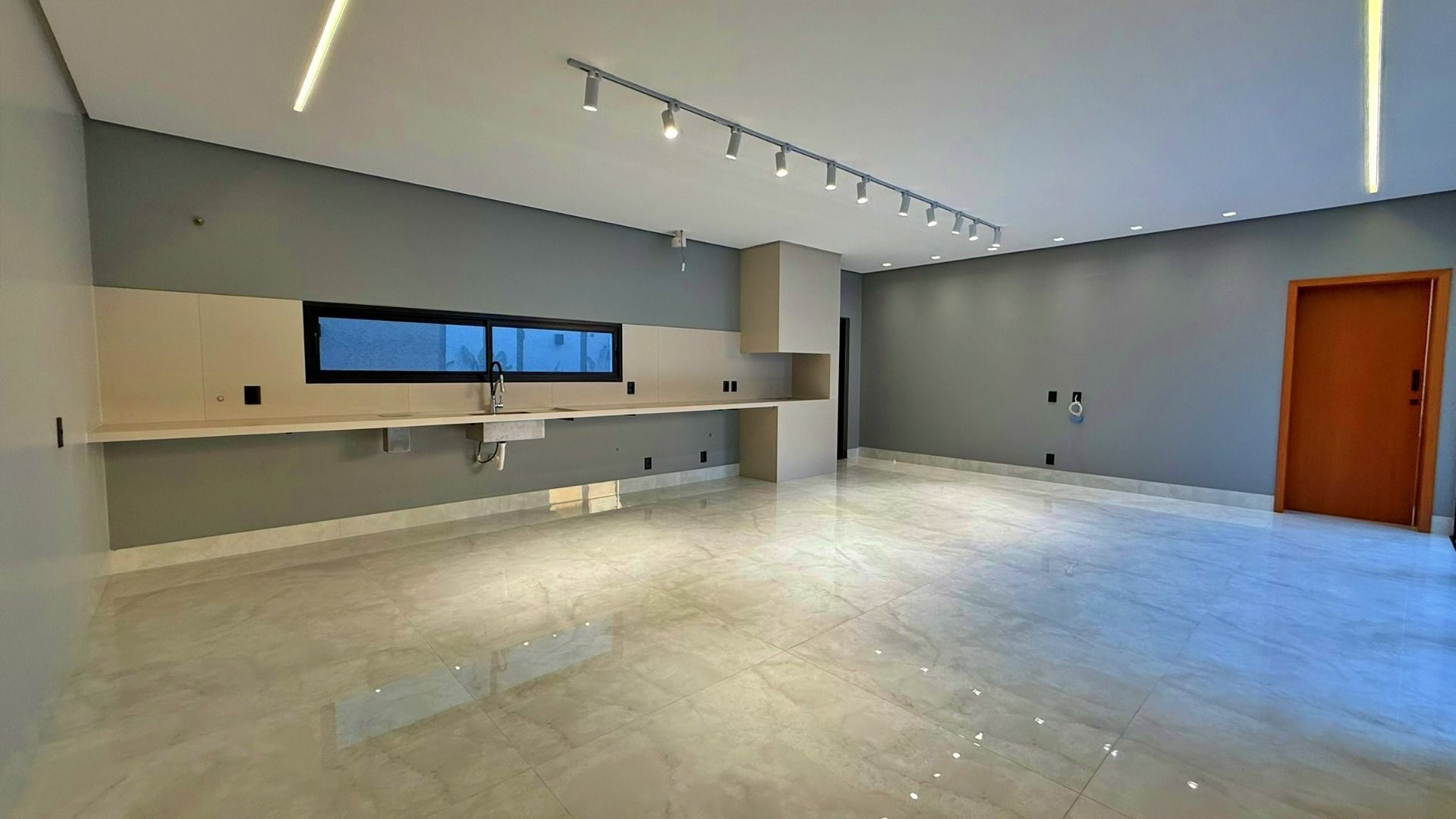 Sobrado 4 Suítes, 334 m² c/ Lazer à Venda no Condomínio Mirante do Lago — foto