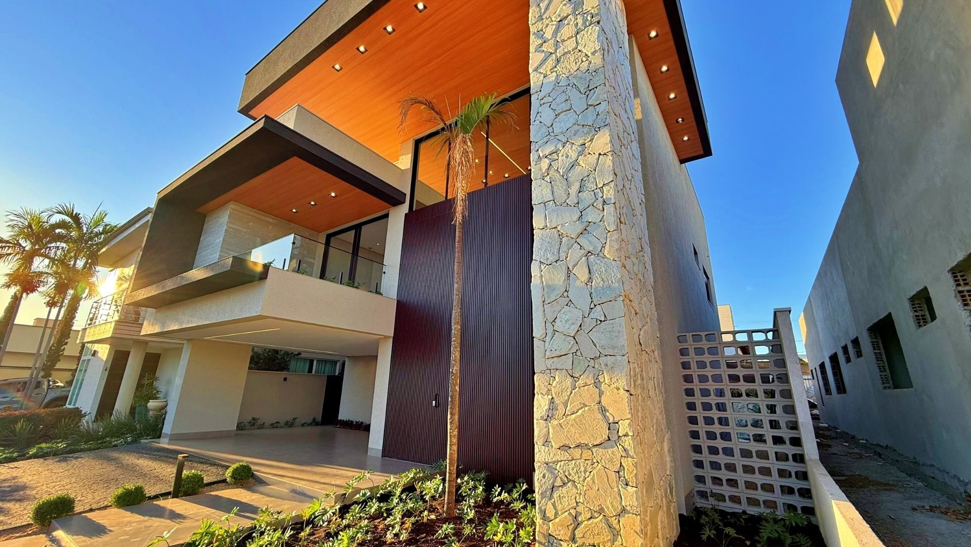 Sobrado 4 Suítes, 334 m² c/ Lazer à Venda no Condomínio Mirante do Lago — foto