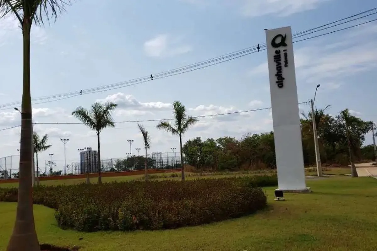 Sobrado de Luxo 5 Suítes, 370 m² c/ Lazer à Venda no Condomínio Alphaville — foto