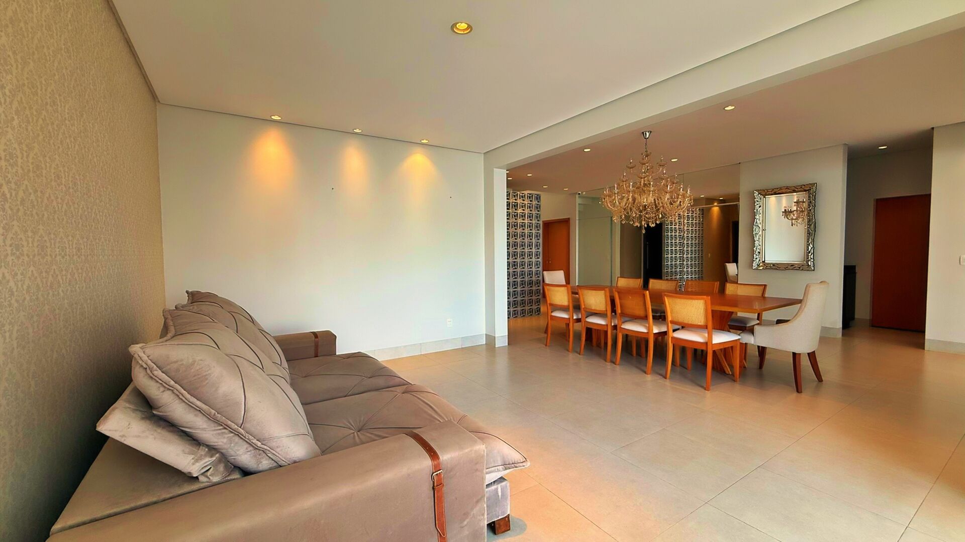 Sobrado 6 Suítes, 521 m² à Venda no Condomínio Privillege — foto