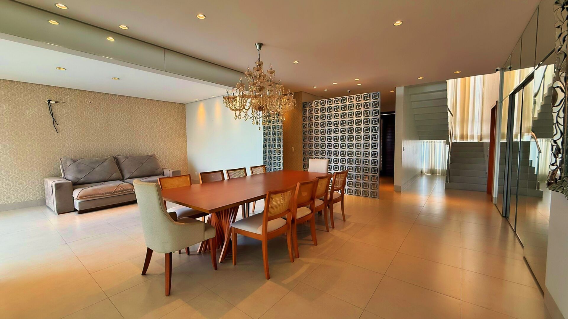 Sobrado 6 Suítes, 521 m² à Venda no Condomínio Privillege — foto