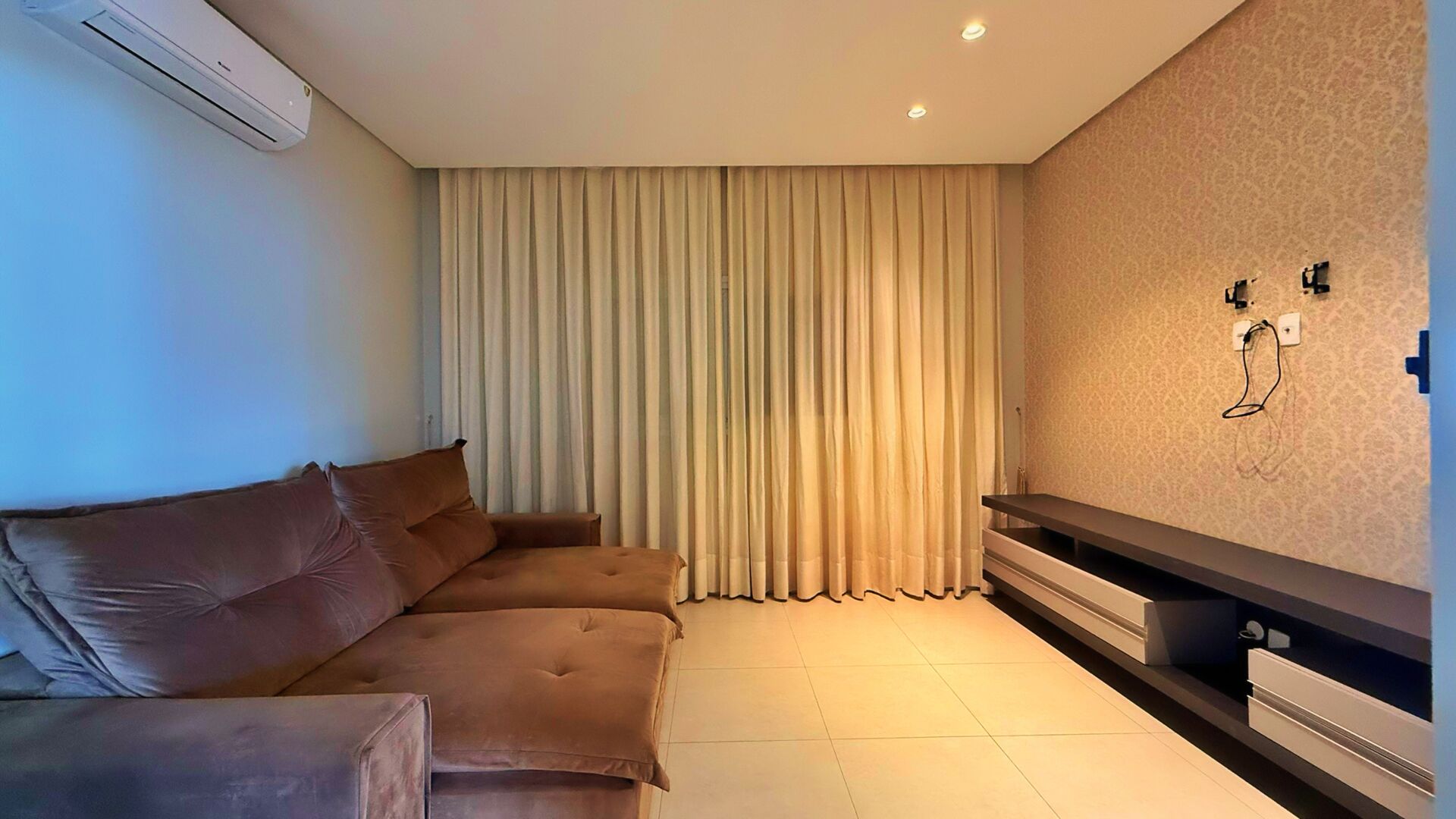 Sobrado 6 Suítes, 521 m² à Venda no Condomínio Privillege — foto