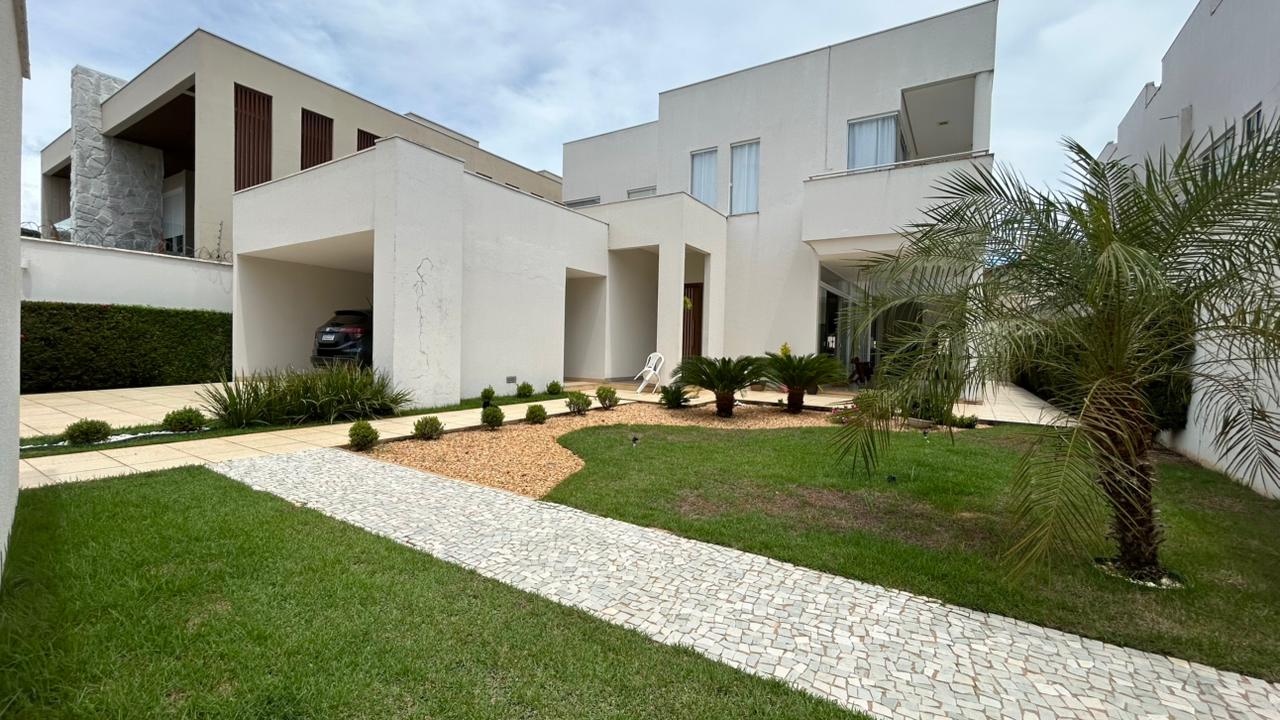 Casa de Alto Padrão na 205 Sul - 344,48 m² Construídos em Terreno de 700 m² | Energia Solar — foto