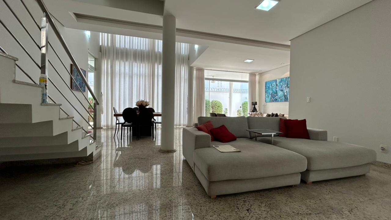 Casa de Alto Padrão na 205 Sul - 344,48 m² Construídos em Terreno de 700 m² | Energia Solar — foto