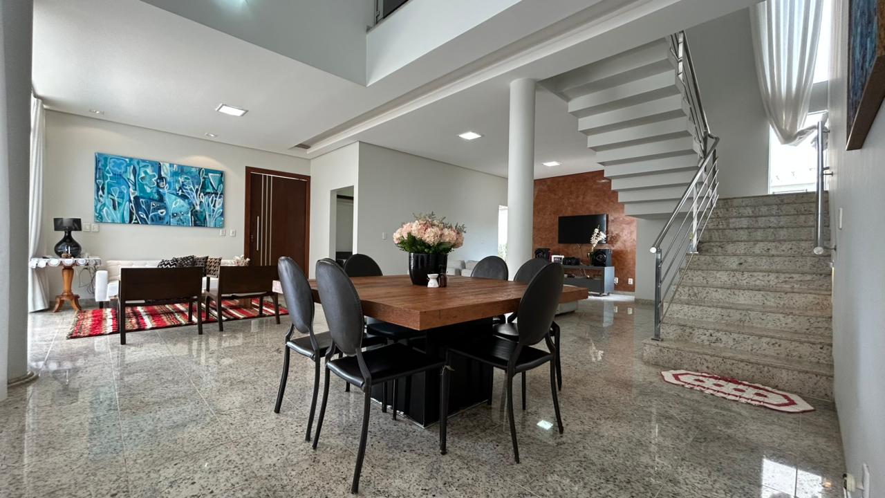 Casa de Alto Padrão na 205 Sul - 344,48 m² Construídos em Terreno de 700 m² | Energia Solar — foto