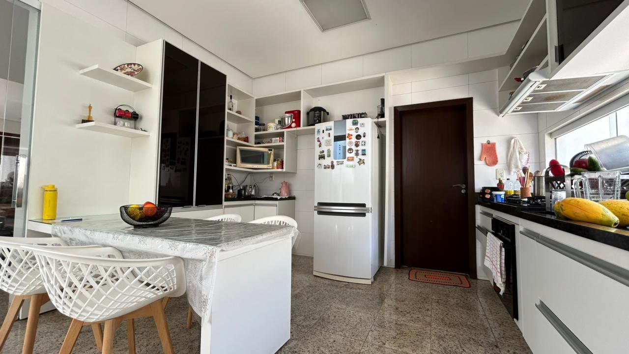 Casa de Alto Padrão na 205 Sul - 344,48 m² Construídos em Terreno de 700 m² | Energia Solar — foto