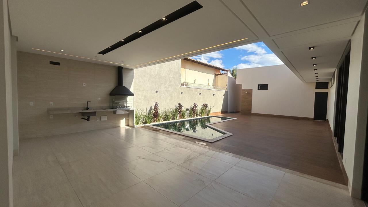 CASA À VENDA NA 509 SUL – 4 SUÍTES + ESCRITÓRIO, PISCINA E MINI CAMPO DE FUTEBOL — foto
