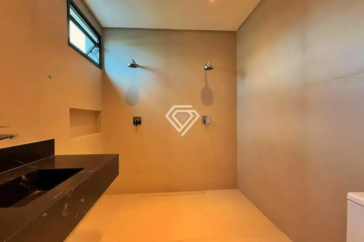 Sobrado 4 Suítes, 352 m² c/ Lazer à Venda no Condomínio Alphaville — foto