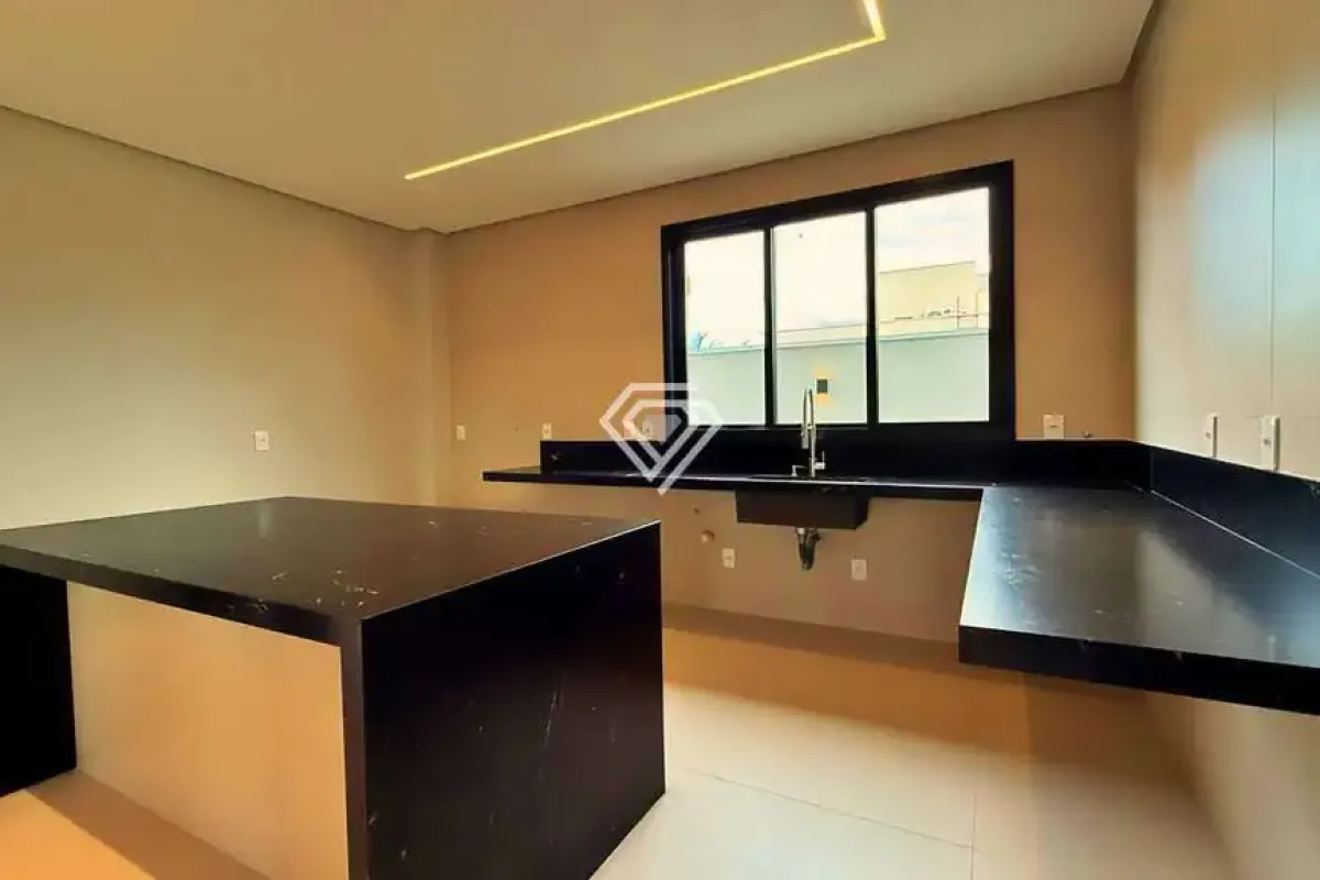Sobrado 4 Suítes, 352 m² c/ Lazer à Venda no Condomínio Alphaville — foto
