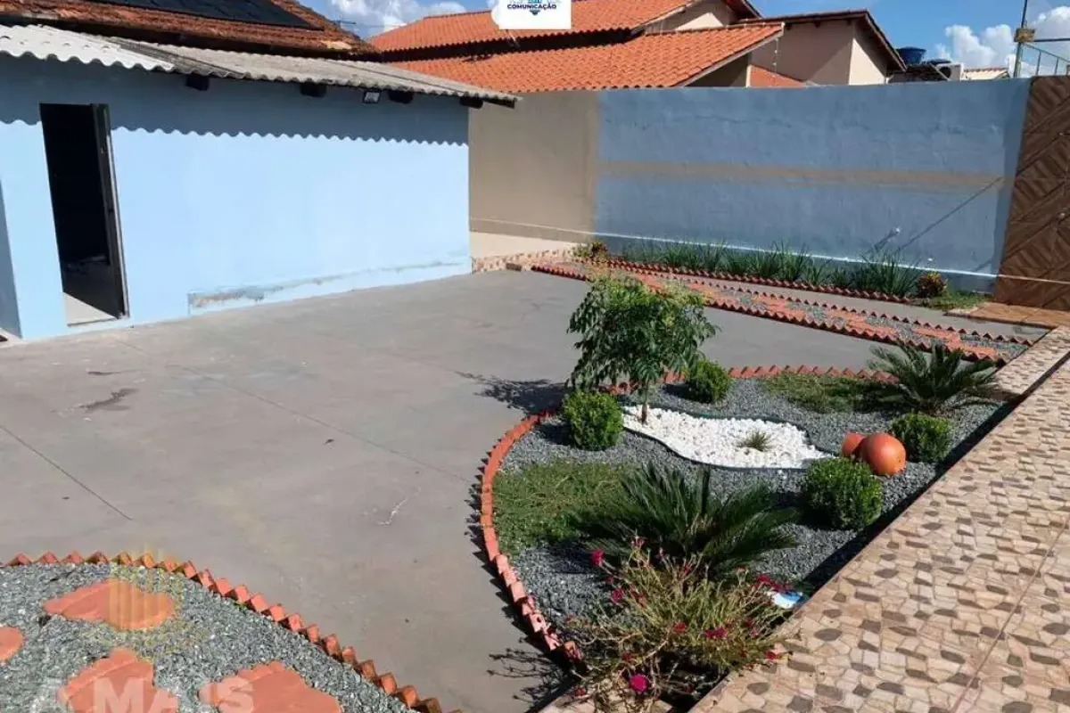 Casa com Piscina à Venda - Jardim dos Turistas, Caldas Novas - GO — foto