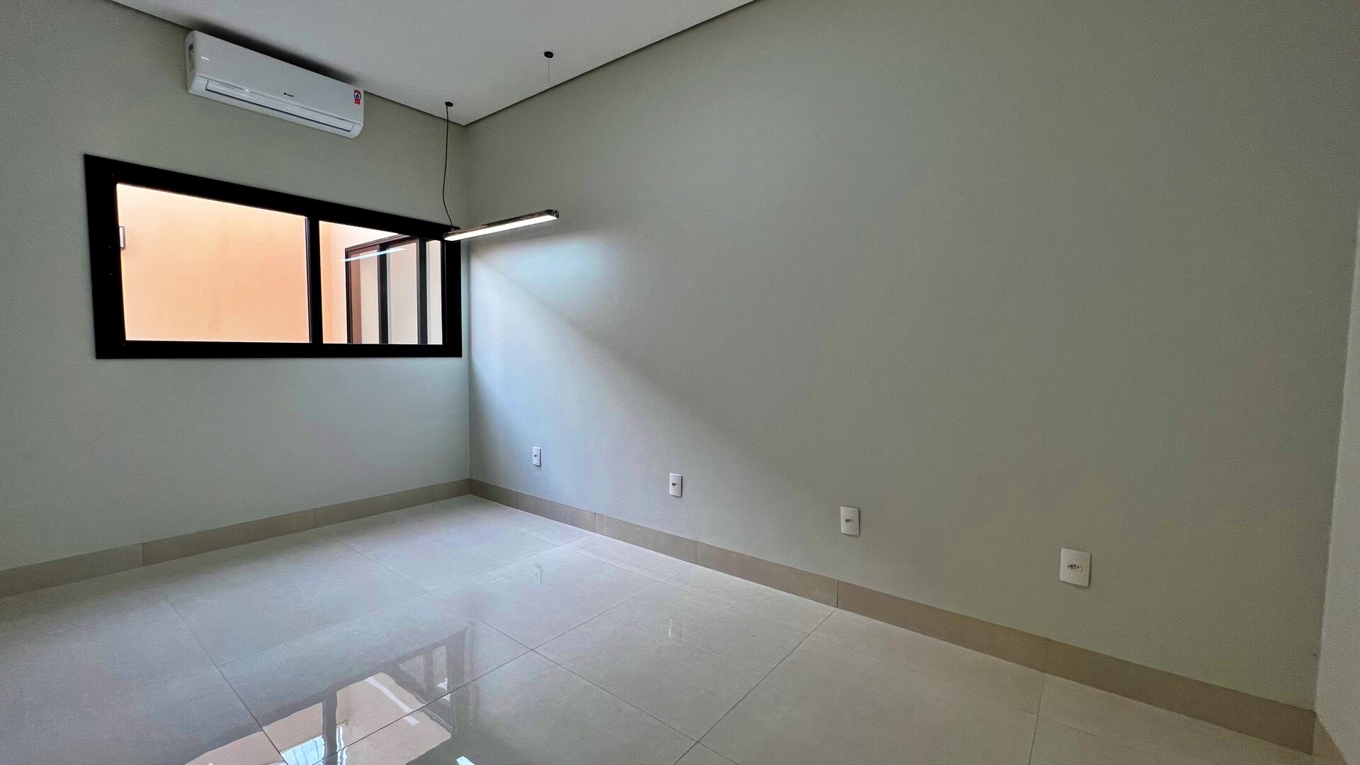 Sobrado 5 Suítes, 411 m² c/ Lazer à Venda na 205 Sul — foto