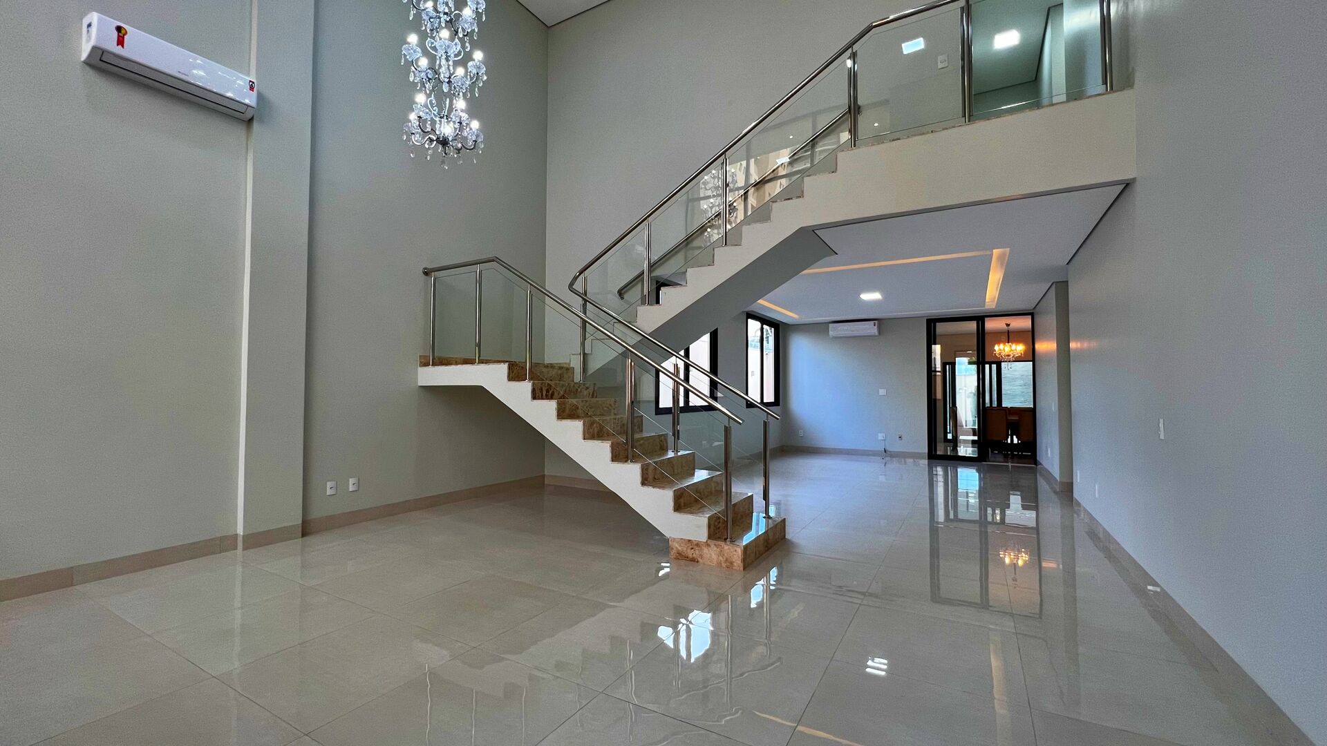 Sobrado 5 Suítes, 411 m² c/ Lazer à Venda na 205 Sul — foto