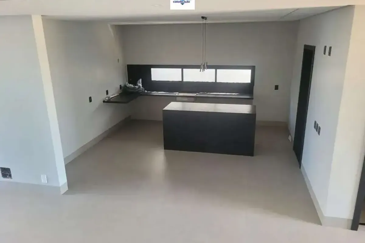 Sobrado de Alto Padrão no Condomínio Parqville Pinheiros - Aparecida de Goiânia-GO — foto