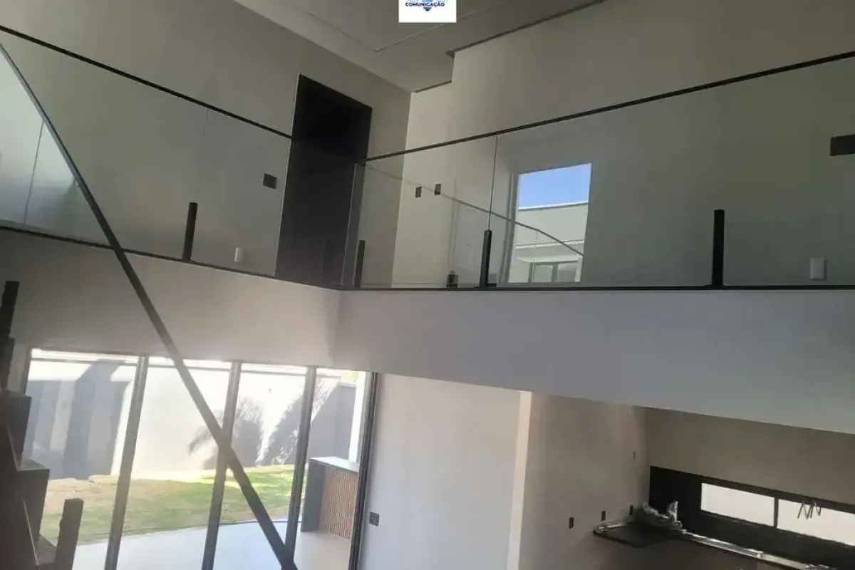 Sobrado de Alto Padrão no Condomínio Parqville Pinheiros - Aparecida de Goiânia-GO — foto