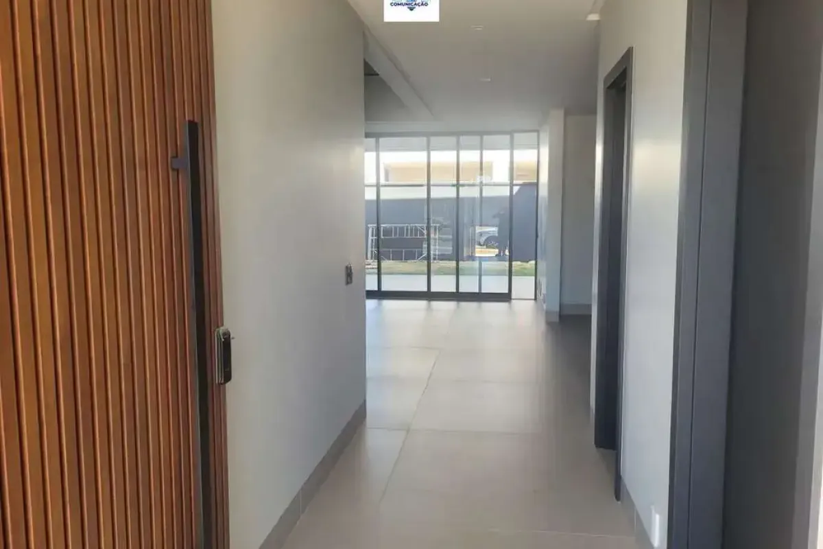 Sobrado de Alto Padrão no Condomínio Parqville Pinheiros - Aparecida de Goiânia-GO — foto