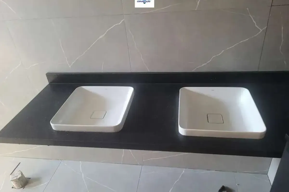 Sobrado de Alto Padrão no Condomínio Parqville Pinheiros - Aparecida de Goiânia-GO — foto