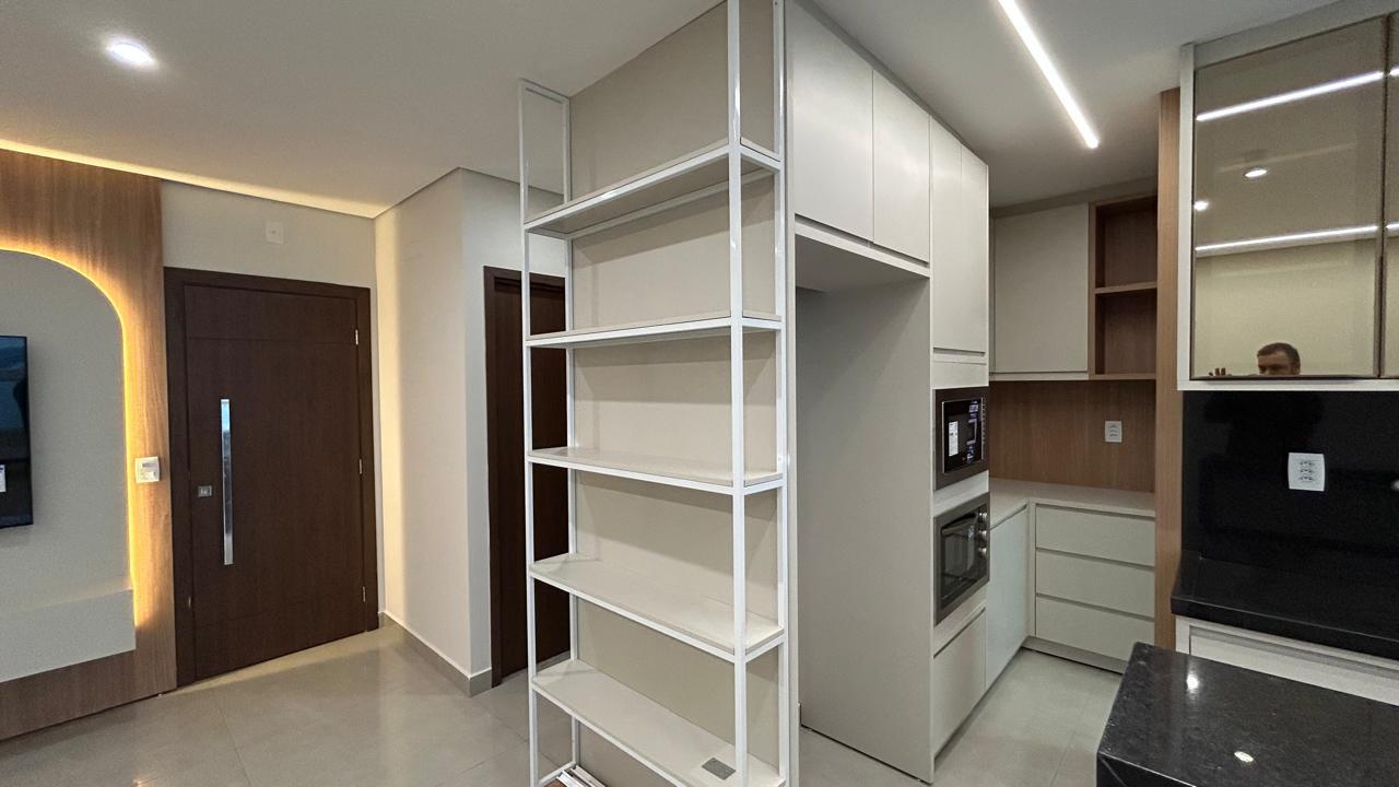 APARTAMENTO PARA LOCAÇÃO NO ORLA SKY FAMA - PALMAS | 3 SUÍTES COM PLANEJADOS E VARANDA GOURMET — foto