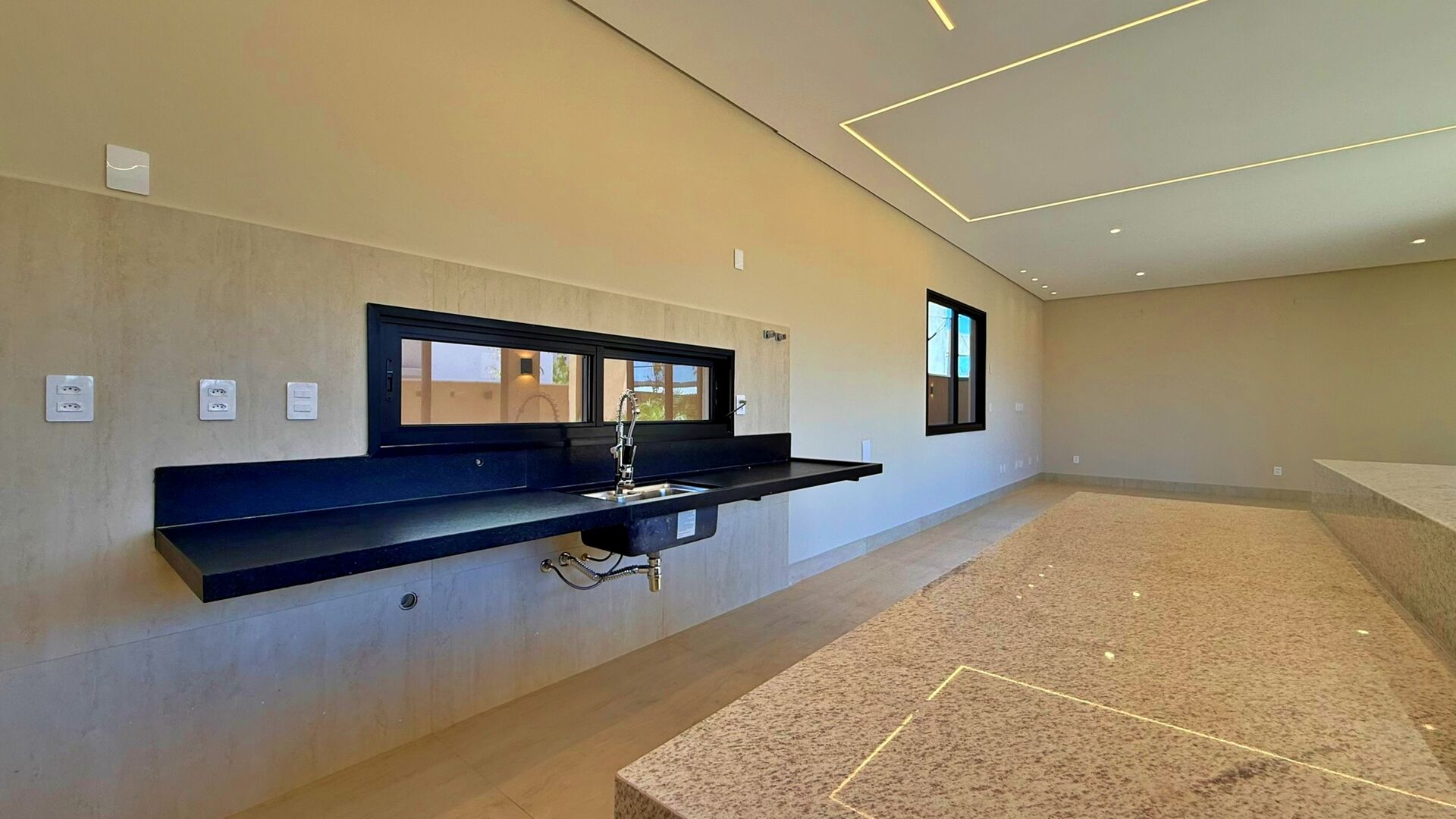 Sobrado 4 Suítes, 305 m² c/ Lazer à Venda no Condomínio Alphaville Palmas — foto