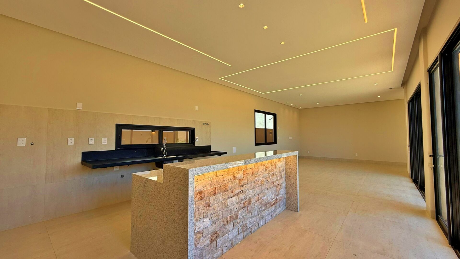 Sobrado 4 Suítes, 305 m² c/ Lazer à Venda no Condomínio Alphaville Palmas — foto