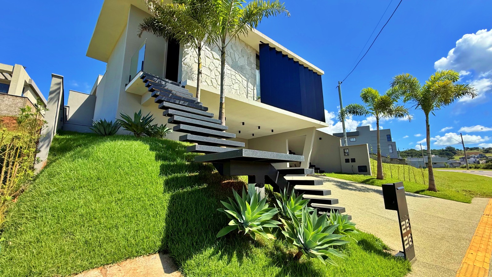 Casa, 4 quartos, 241 m² - Foto 1