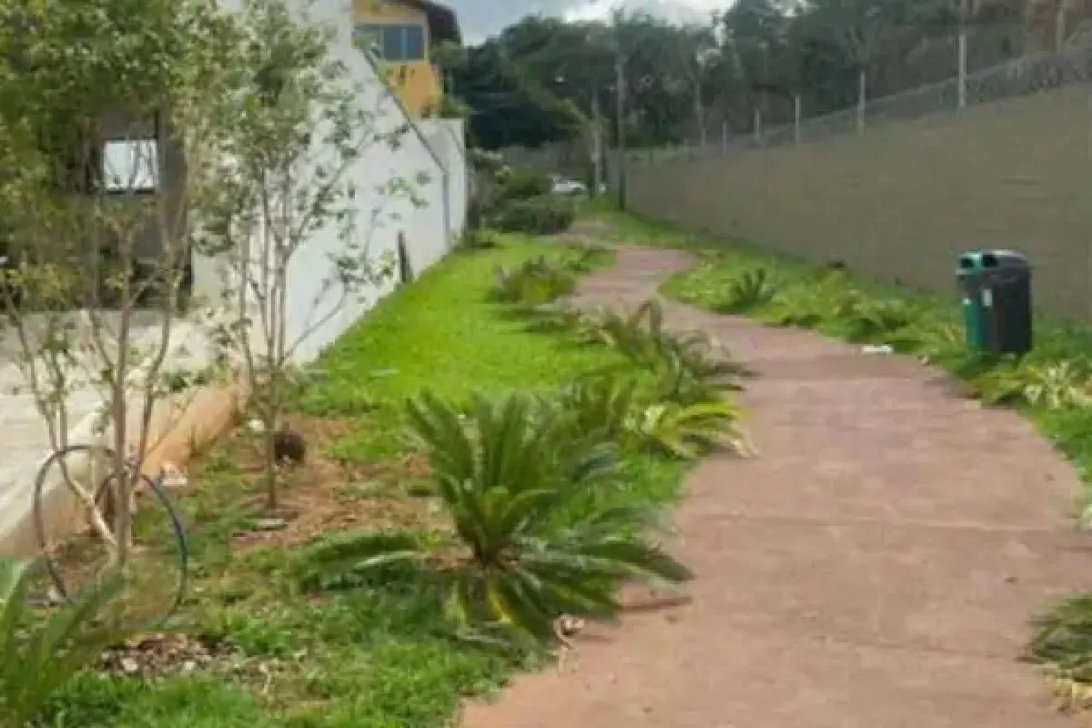 Casa à venda no bairro Sítio de Recreio Ipê - Goiânia/GO — foto